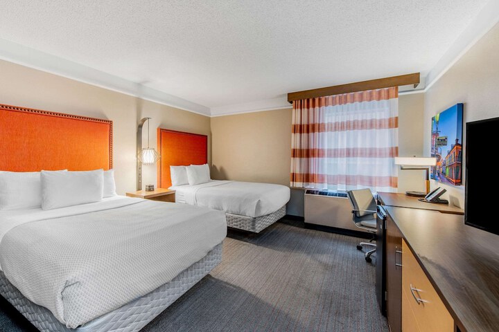Room 35 of 65