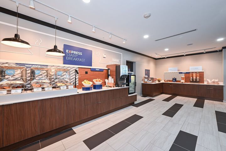Holiday Inn Express & Suites Charlotte Southeast - Matthews by IHG