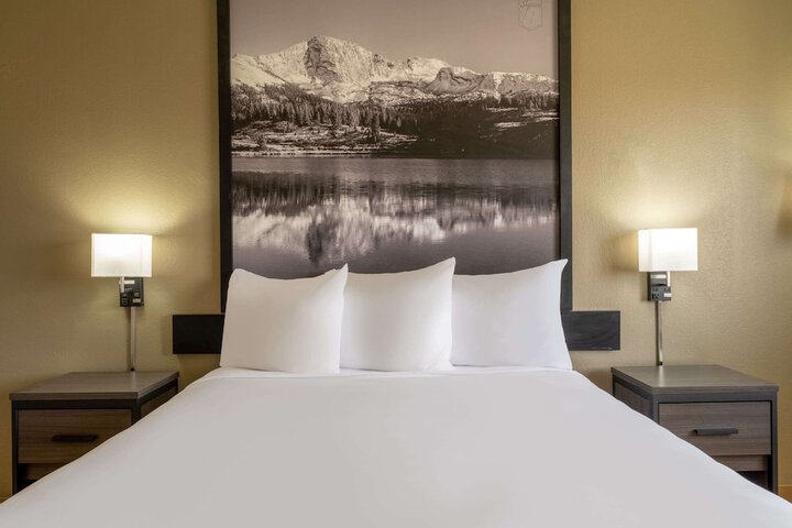 Super 8 by Wyndham Clinton
