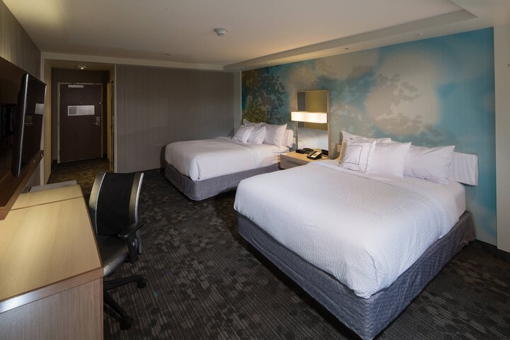 Room 13 of 37