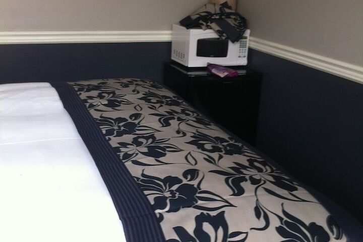 Room 7 of 16