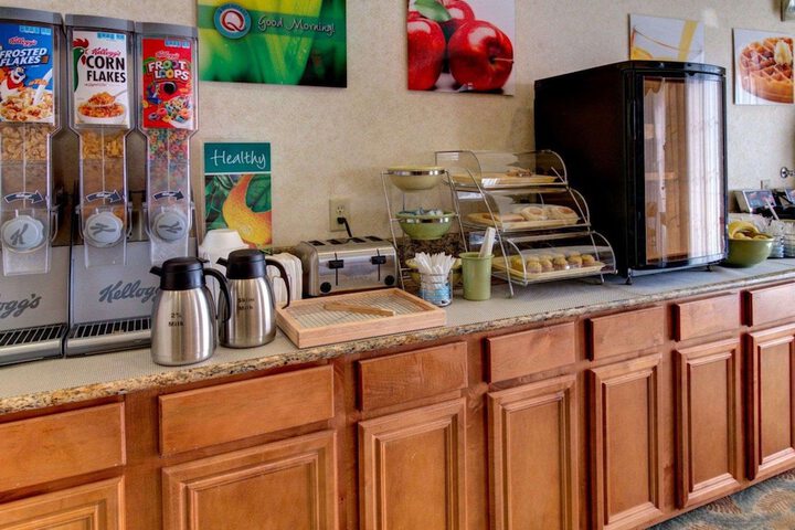 Breakfast/Coffee Service 25 of 31