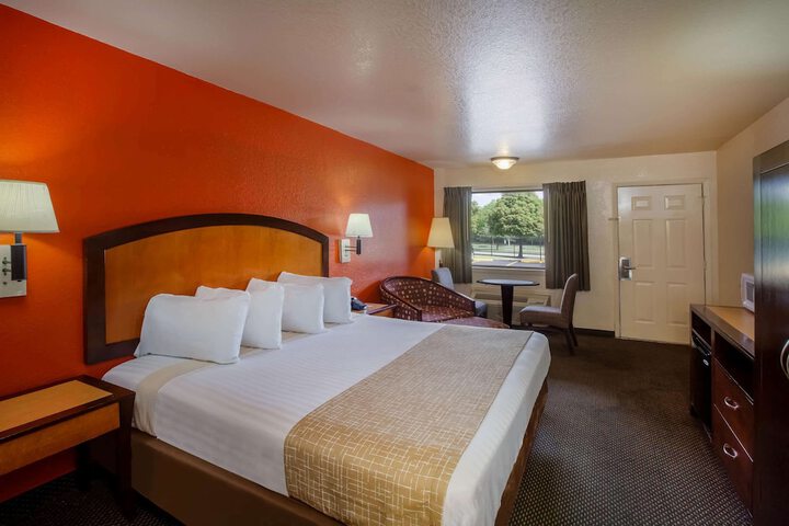Room 14 of 36