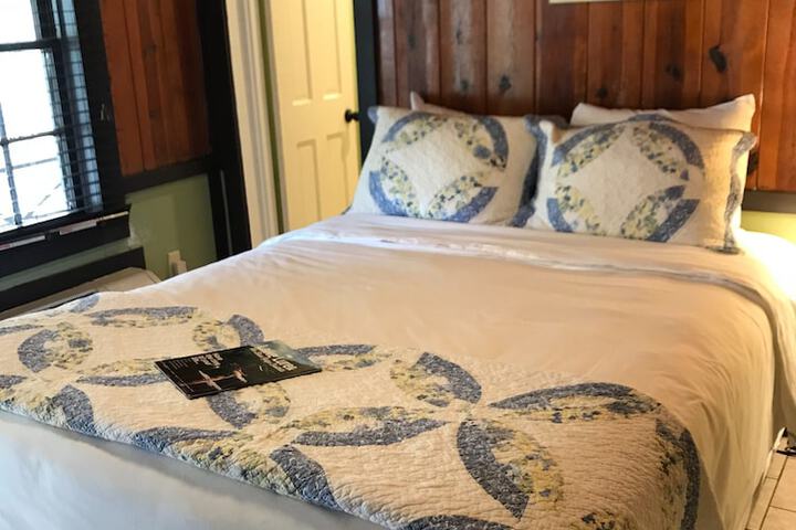 The Riverside Lodge at Chimney Rock