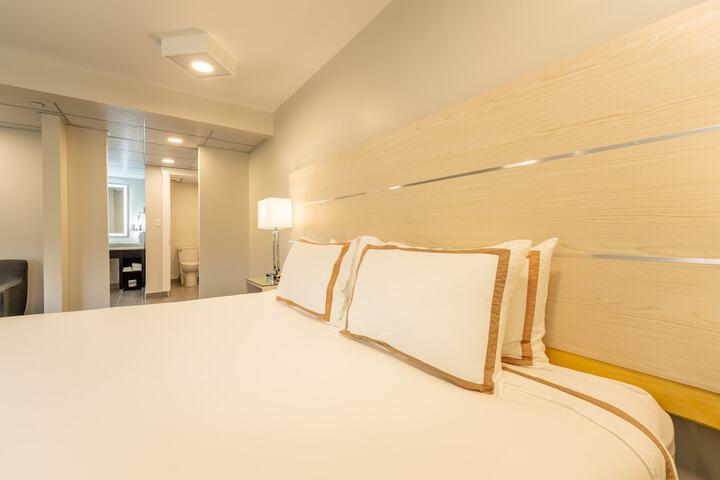 Room 26 of 65