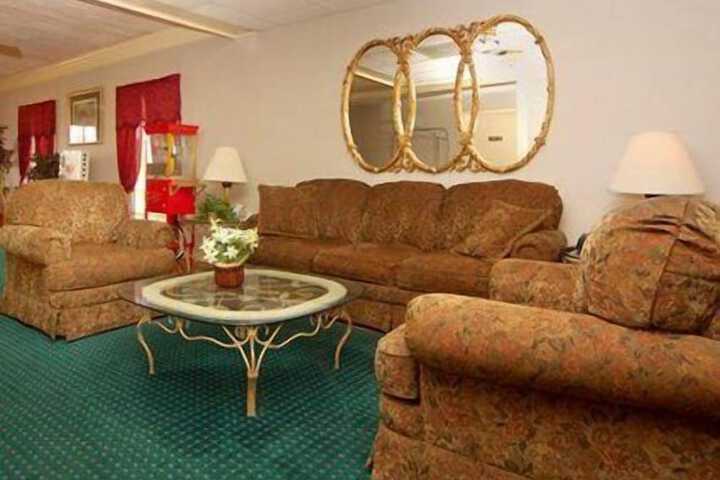 Econo Lodge Canton I-55