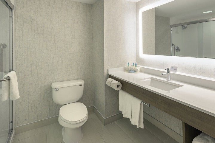 Holiday Inn Express & Suites North Bay by IHG
