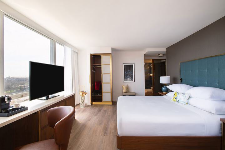 Room 15 of 43