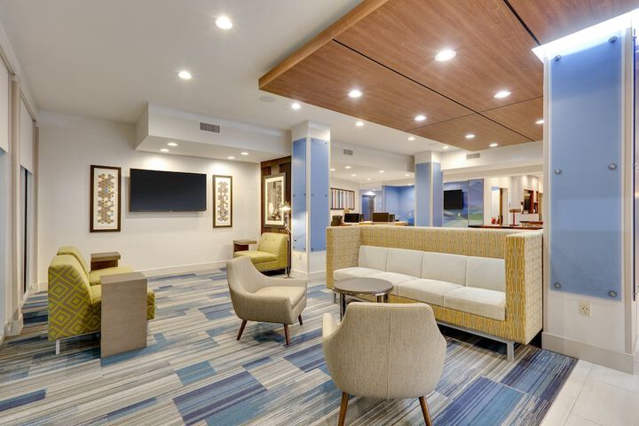 Holiday Inn Express & Suites Dallas NW - Farmers Branch by IHG