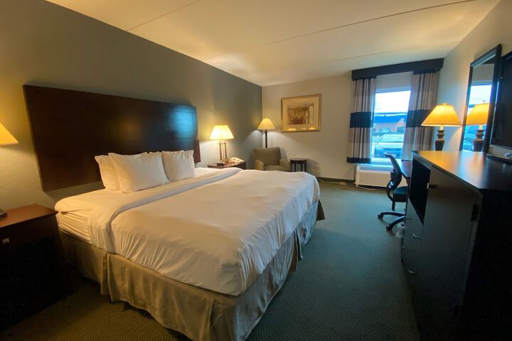 Ramada by Wyndham Luling