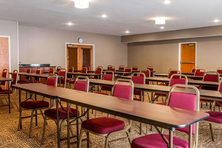 Comfort Suites Benton Harbor - St. Joseph