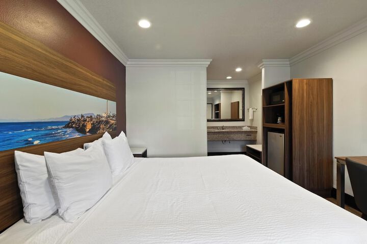 Room 25 of 43