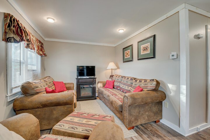 Cozy Pennsylvania Home w / Fire Pit & Dock Access!