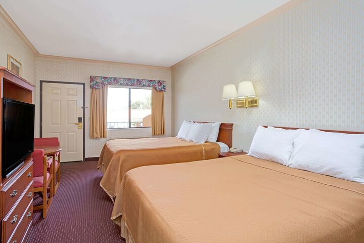 Room 5 of 6