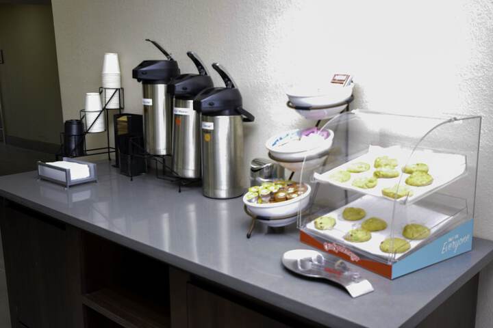 Breakfast/Coffee Service 22 of 24