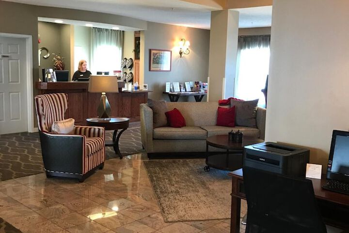 GrandStay Hotel & Suites