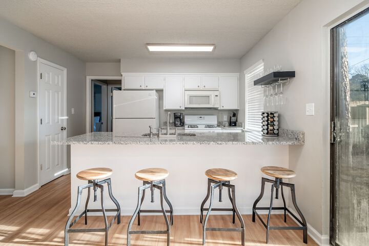 The Hamilton - Lakefront & Studio Suites Hot Springs