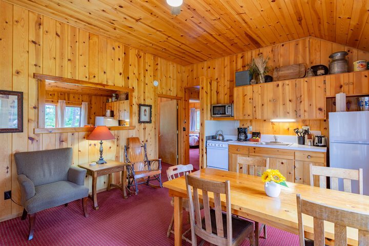 Lake Creek Lodge