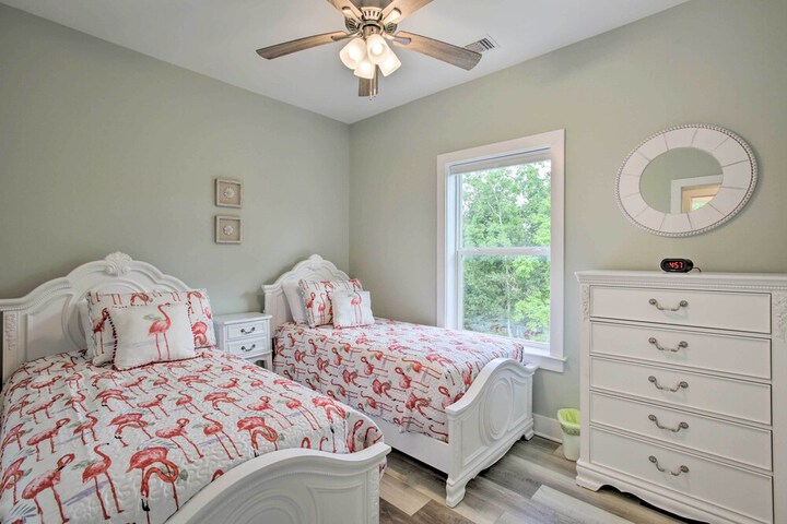 Modern Waveland Home w / Deck Walk to Beach!