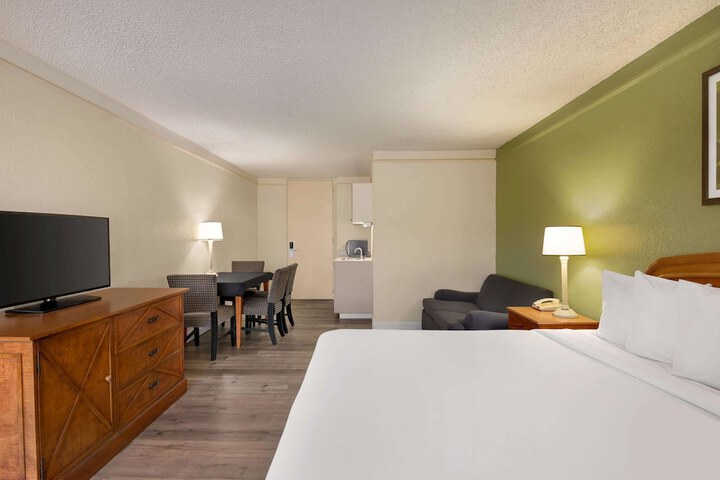 Room 26 of 35
