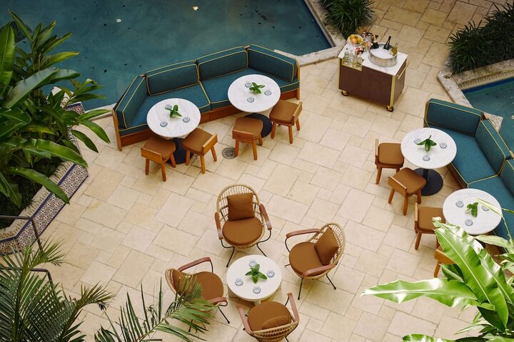 Lounge 100 of 130