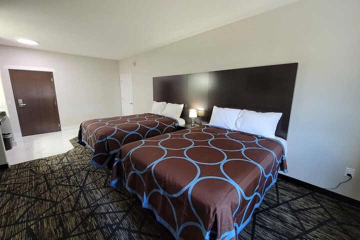 Room 9 of 18
