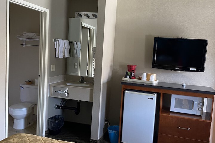 Room 10 of 14