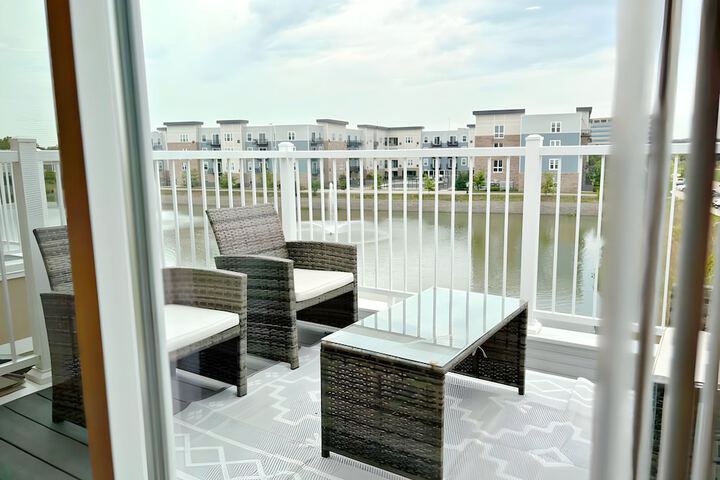 Modern 4BR with Parking - WV rep 4
