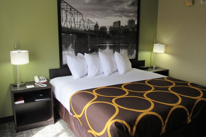 Super 8 by Wyndham New Cumberland