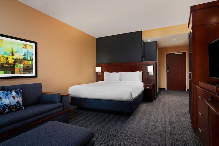 Room 28 of 46