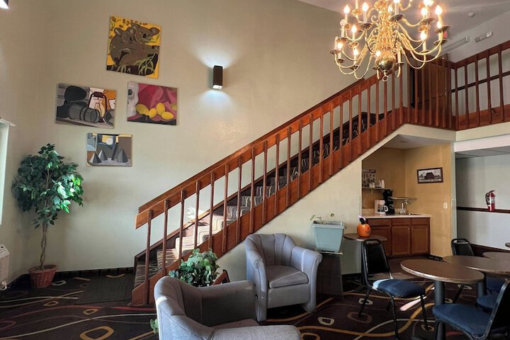 Deluxe Inn
