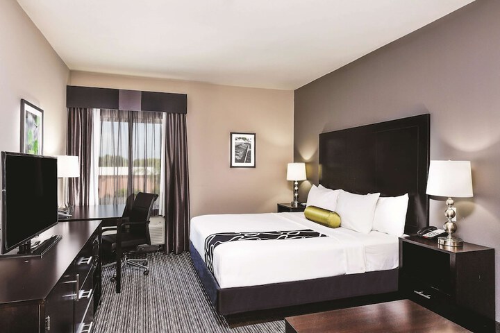 Room 34 of 62