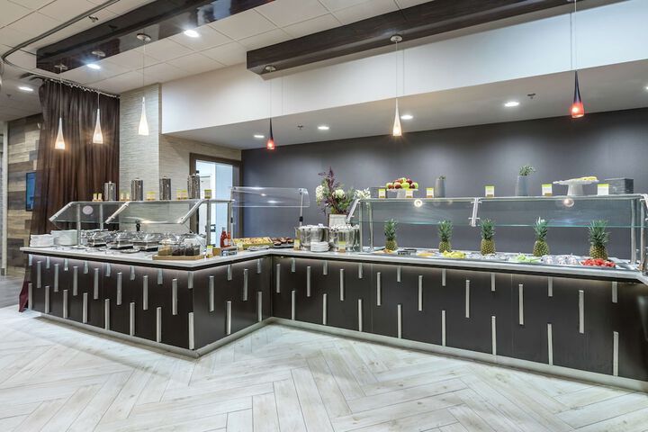DoubleTree by Hilton Winston Salem - University