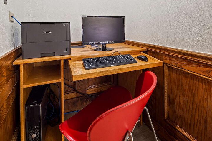 Business Center 27 of 27