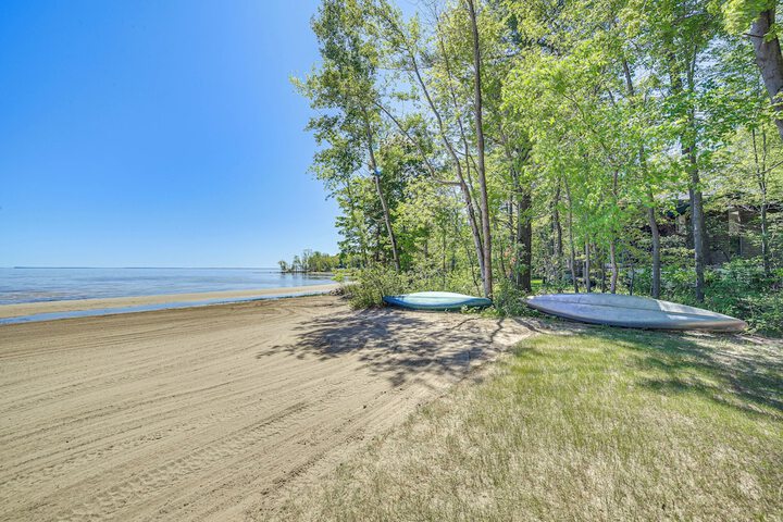 Private Beach & Deck: Spacious Lake Michigan Home