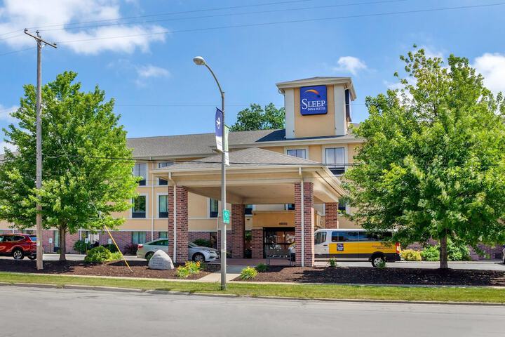 Sleep Inn & Suites Milwaukee Airport
