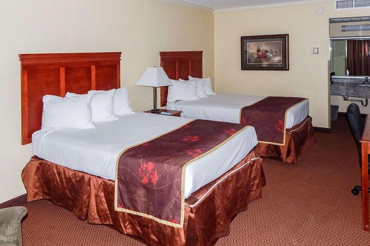 Room 33 of 69
