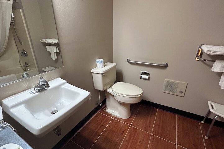 Room 34 of 60