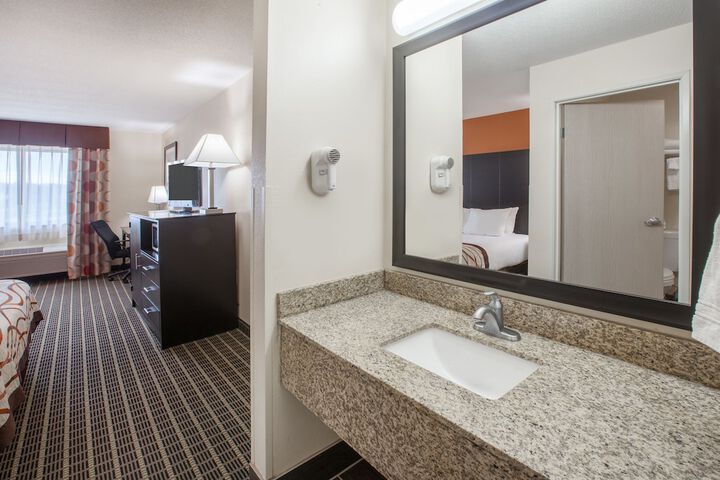 Room 6 of 18