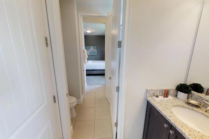 Room 32 of 46