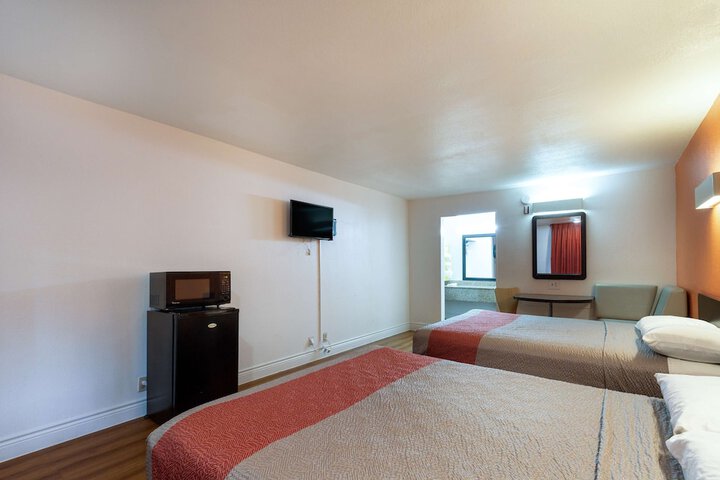 Room 32 of 37