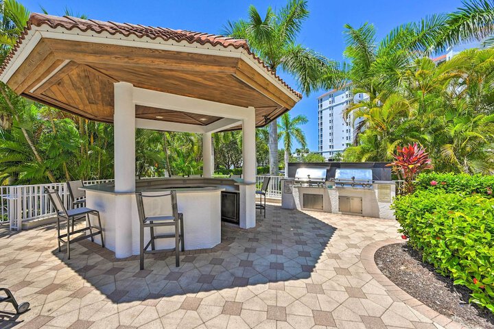 Naples Escape in Regatta w / Resort Amenities!