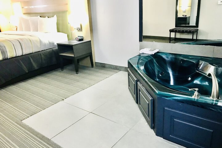 Country Inn & Suites by Radisson Warner Robins, GA