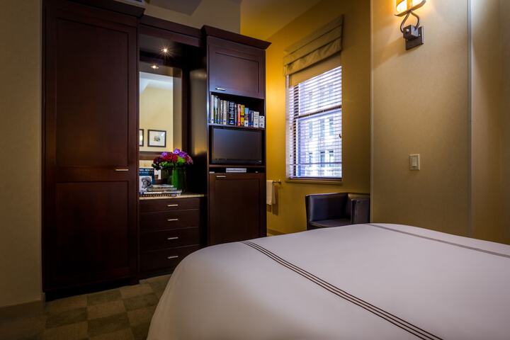 Room 29 of 53