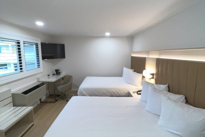 Room 7 of 10