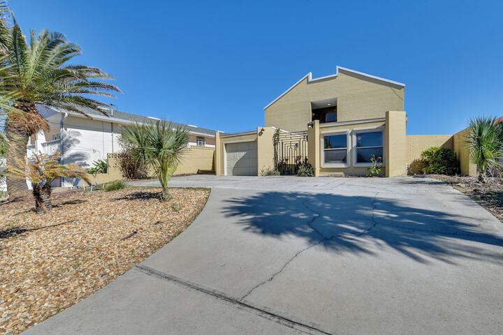 Oceanfront Escape on Wilbur Beach!