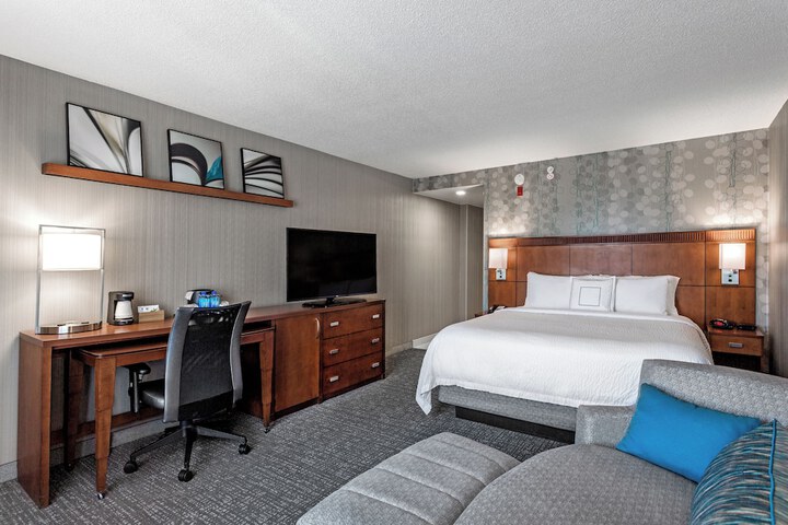 Room 14 of 33