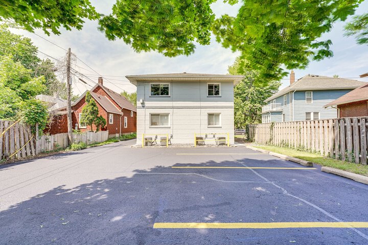 Pet-friendly Vacation Rental Apt Near Bishop Park!