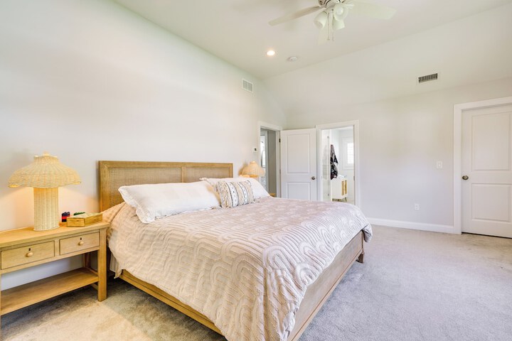 Sleek Long Branch Vacation Rental w / Pool + Patio!