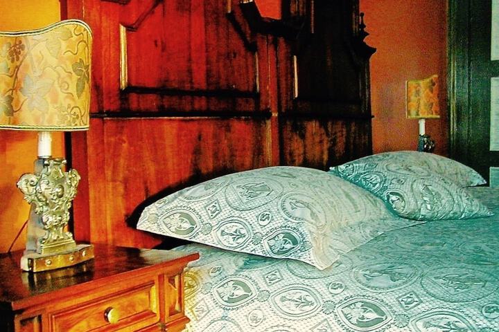 Room 15 of 37